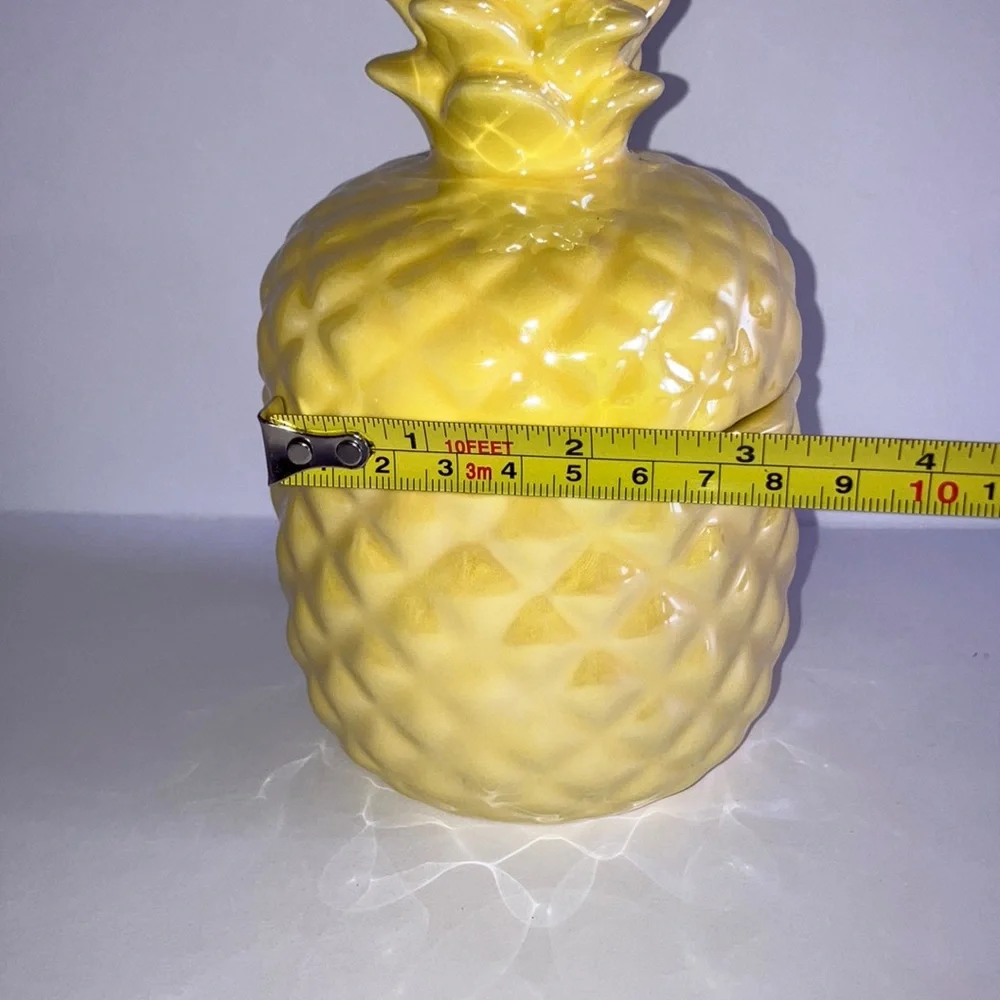 Pineapple Scented Candle in Ceramic‎ Pineapple Holder with Lid